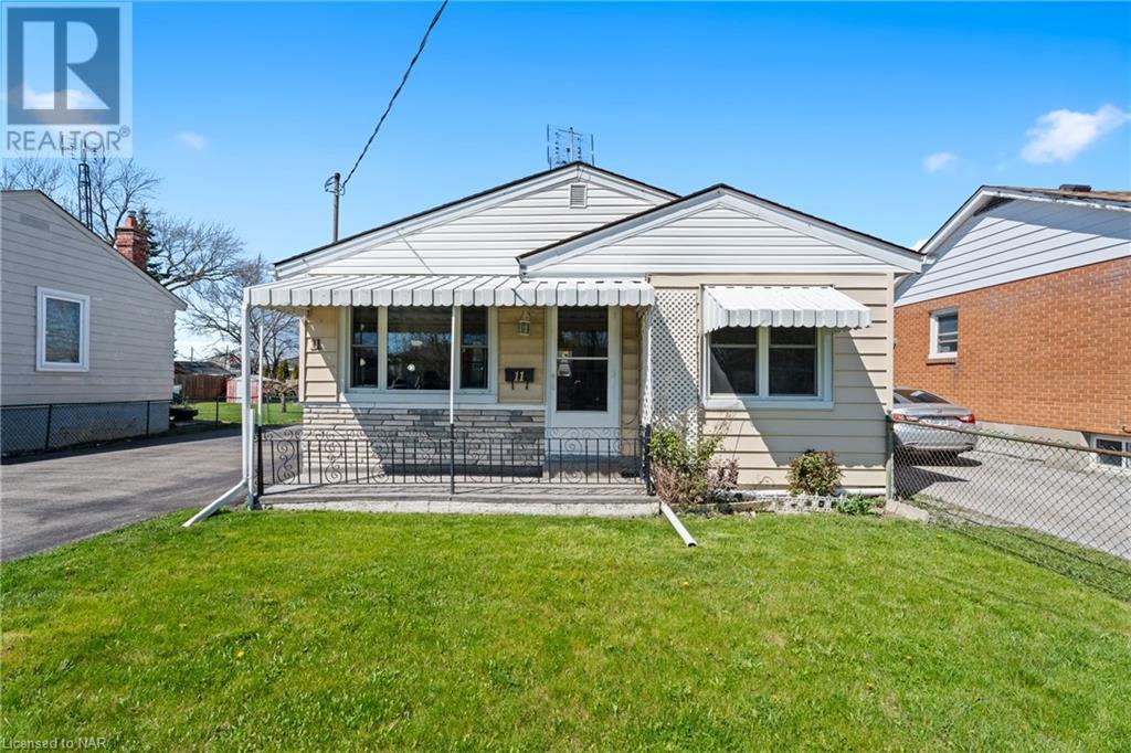 11 Parkwood Drive, St. Catharines, Ontario  L2P 1H1 - Photo 3 - 40573315