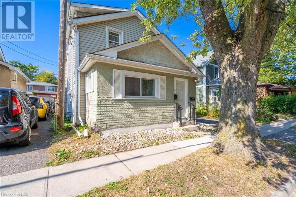 13 Woodland Avenue, St. Catharines, Ontario  L2R 5A1 - Photo 1 - 40593362